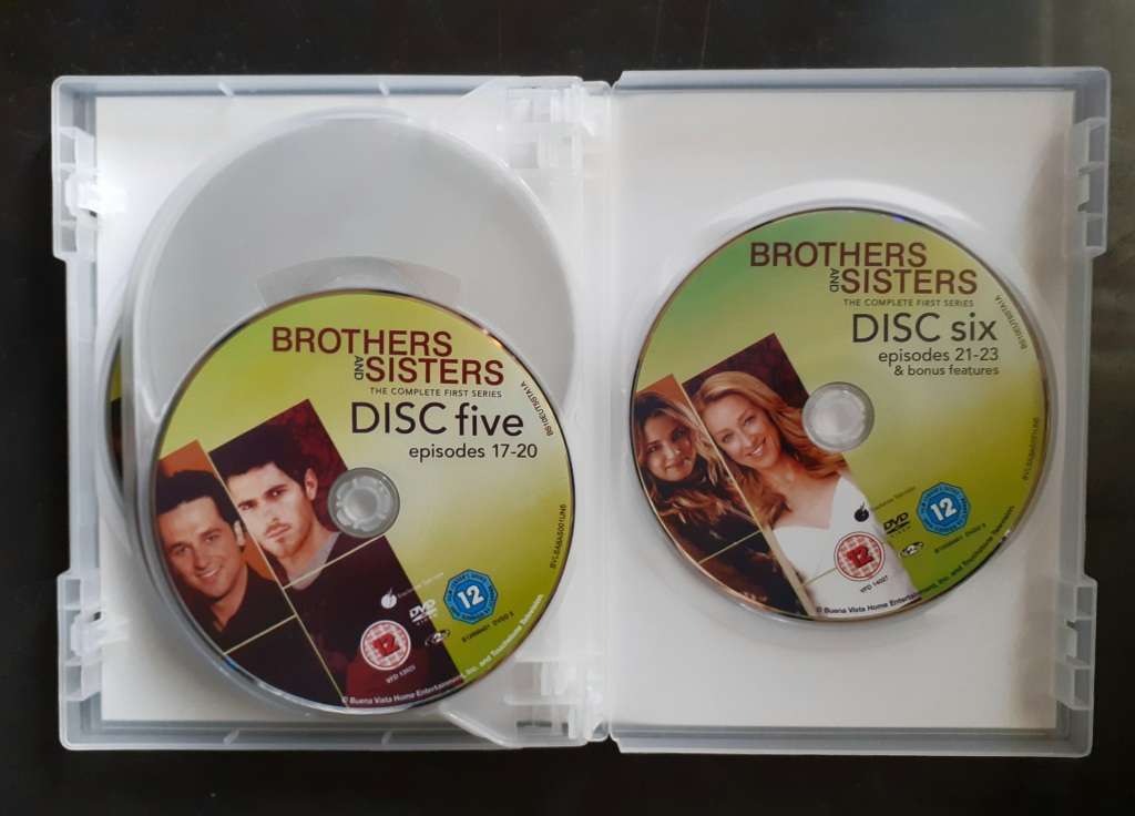 Brothers and Sisters - The Complete First Season ( 6 DVD Set)