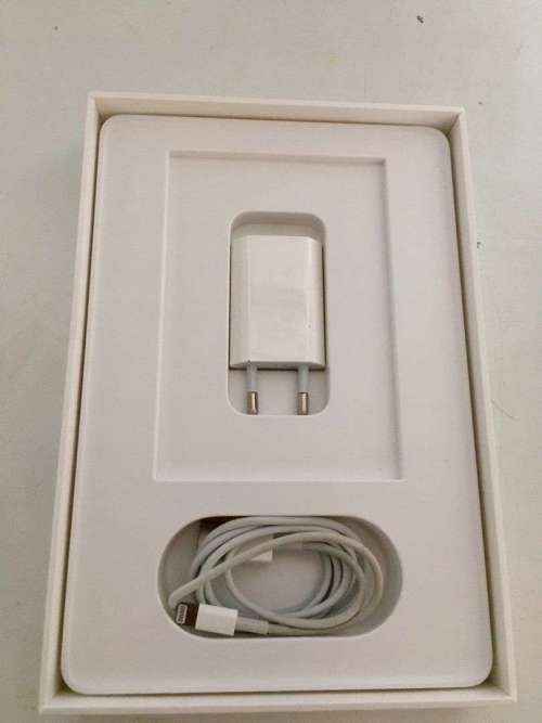 Apple iPad Mini 16GB WIFI only Silver (Mint condition,like new -  Free Shipping)