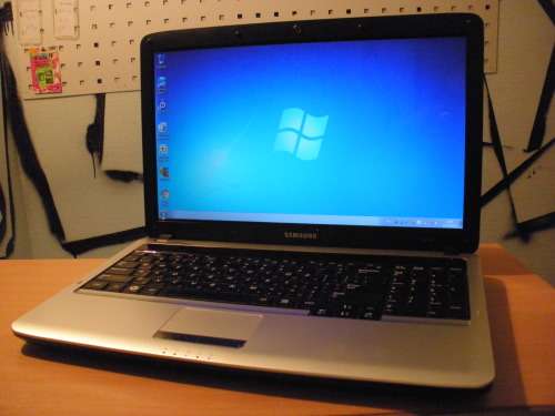 Samsung RV510 Laptop (Good condition, free shipment)