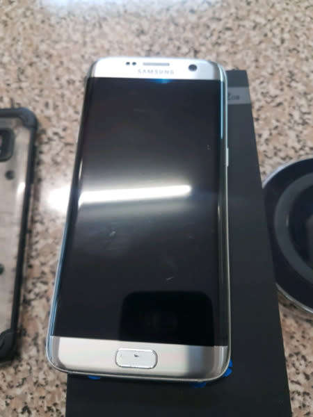 Samsung Galaxy S7 Edge 32gb (Gold, Silver & Black Onyx) Excellent condition with warranty