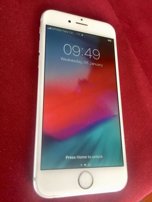 Apple iPhone 6 16gb silver (Good condition with charger)