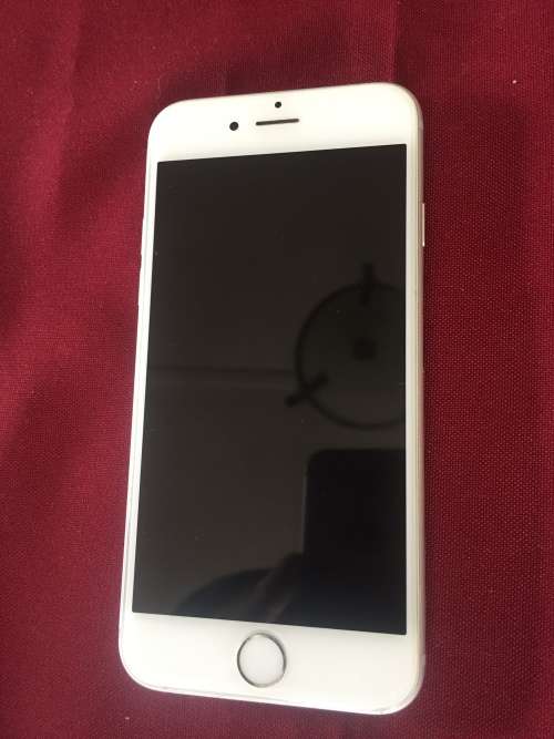 Apple iPhone 6 16gb silver (Good condition with charger)