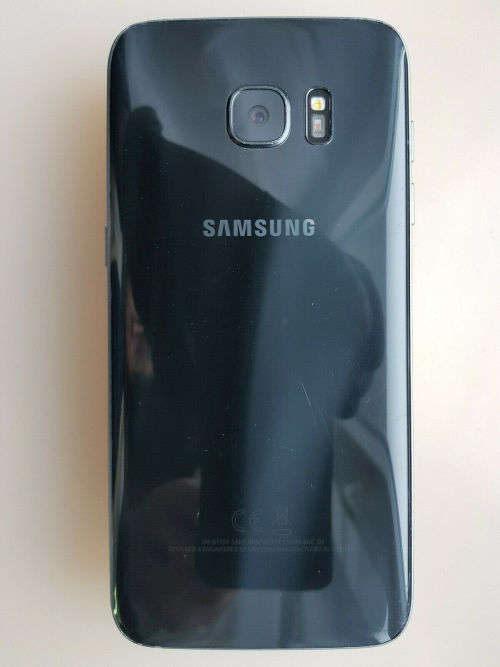 Samsung Galaxy S7 Edge 32 GB Onyx Black DUAL SIM DUOS  (Excellent Condition with charger)