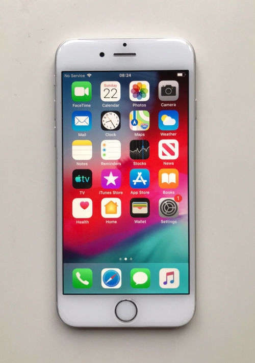 Apple iPhone 6 16 GB Silver (Good condition incl. charging cable, cover and new screen protector)