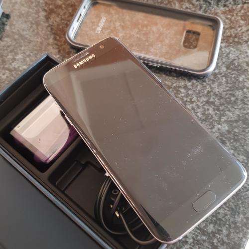 Samsung Galaxy S7 Edge 32 GB LTE Black Onyx (LIKE NEW with box and all accessories)