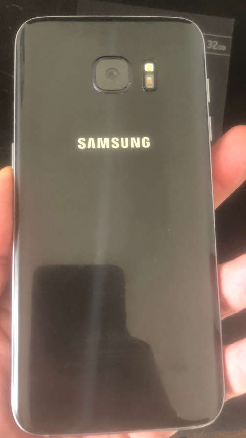 Samsung Galaxy S7 Edge 32 GB LTE Black Onyx (LIKE NEW with box and all accessories)