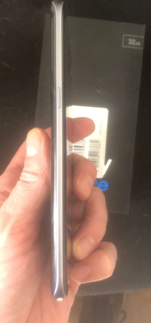 Samsung Galaxy S7 Edge 32 GB LTE Black Onyx (LIKE NEW with box and all accessories)