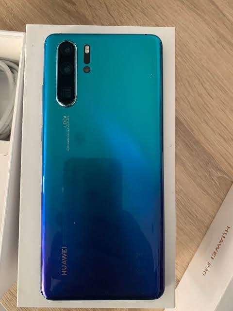 Huawei P30 Pro 256GB Aurora Single SIM (Very good  condition with box and charger)