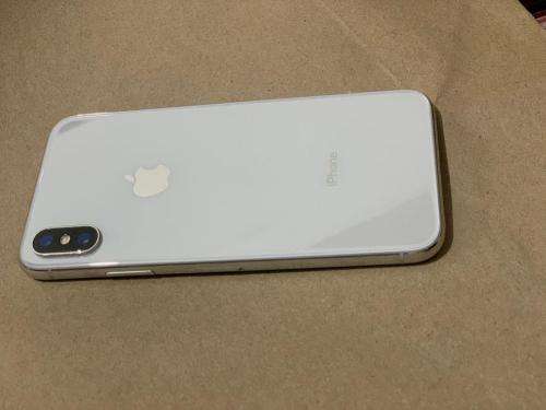 Apple iPhone X 64gb silver (Very good condition with charger)