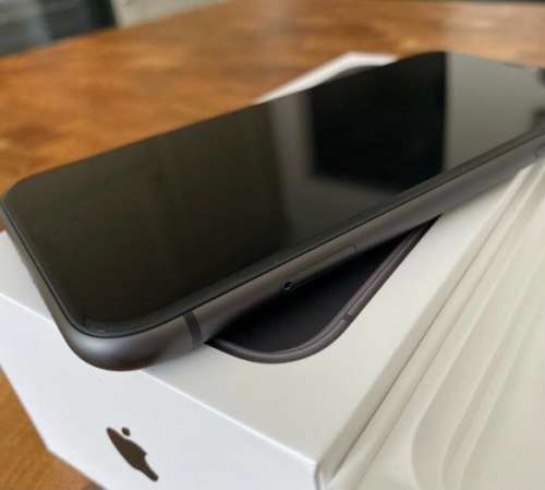 Apple iPhone 11 64GB Black (Excellent condition with box and charger)
