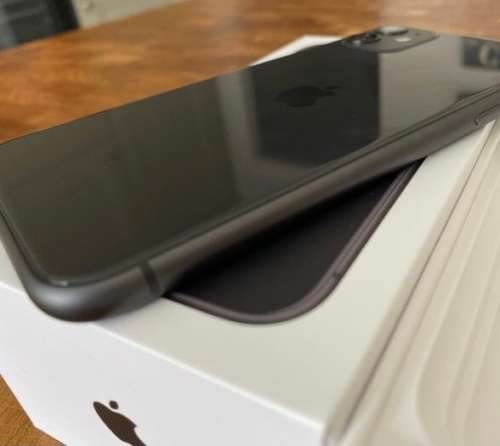 Apple iPhone 11 64GB Black (Excellent condition with box and charger)