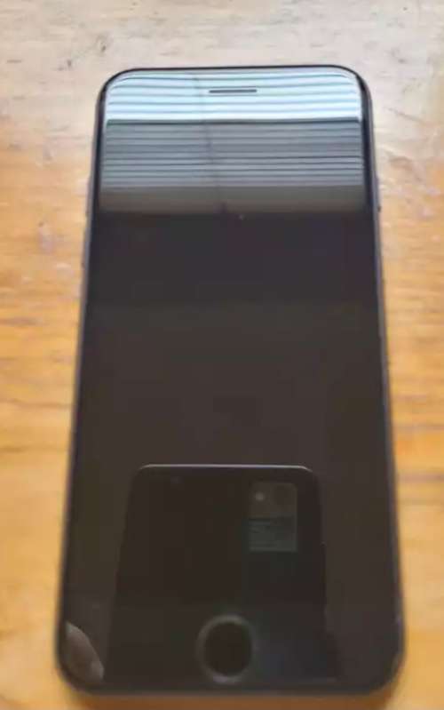 Apple iPhone 7 32GB Matte Black (Very good condition with charger)