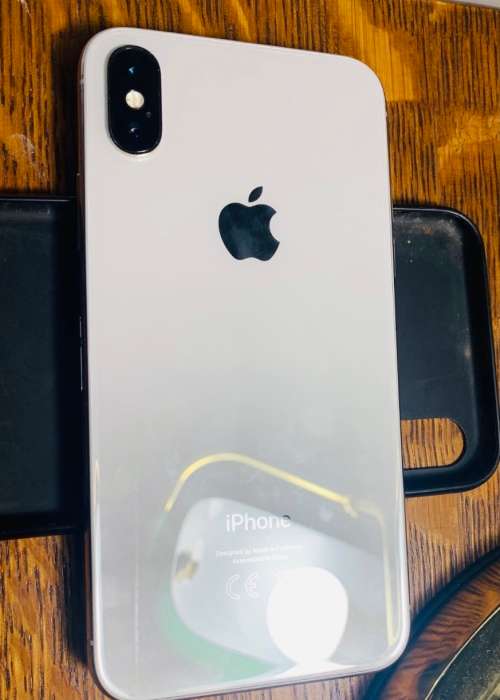 Apple iPhone X 64gb silver (Excellent condition with box and charger - no Face ID)
