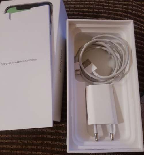 Apple iPhone X 64gb silver (Excellent condition with box and charger - no Face ID)