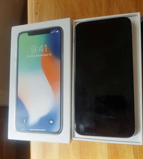 Apple iPhone X 64gb silver (Excellent condition with box and charger - no Face ID)