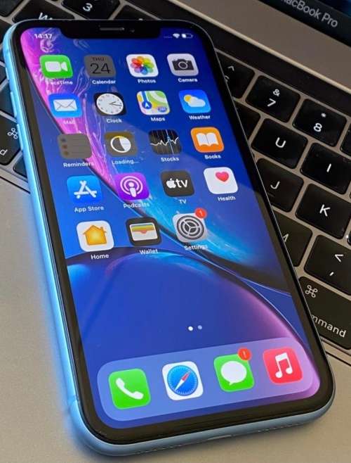 Apple iPhone XR 64gb Blue (Excellent condition with box and charger)