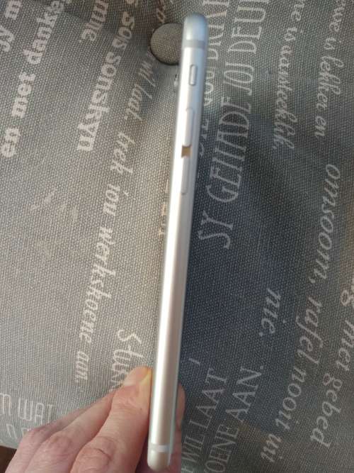 Apple iPhone 6S 64GB Silver (Like new / mint condition 96% battery with lightning cable)