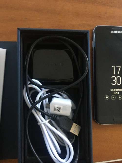 Samsung Galaxy S7 Edge 32GB Black Onyx (Full set - excellent condition)