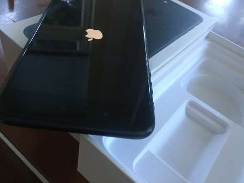 Apple iPhone 7 Plus 32GB Matte Black (Excellent condition with charging cable and box)