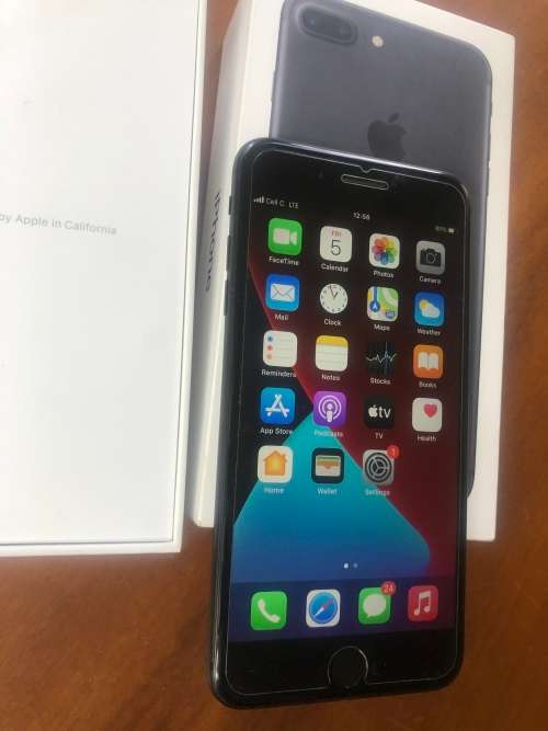 Apple iPhone 7 Plus 32GB Matte Black (Excellent condition with charging cable and box)