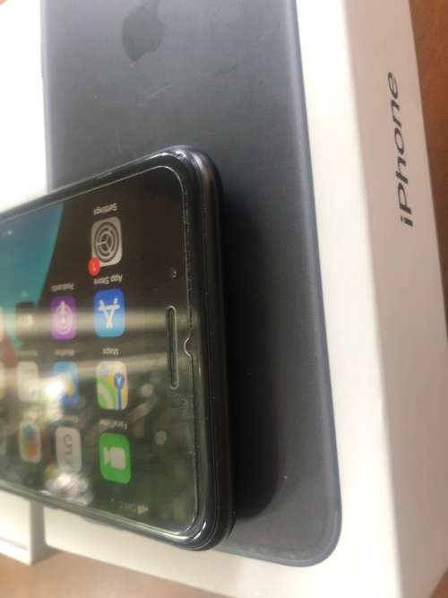 Apple iPhone 7 Plus 32GB Matte Black (Excellent condition with charging cable and box)