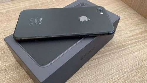 Apple iPhone 8 64GB Space Grey (Excellent condition with box and charger)