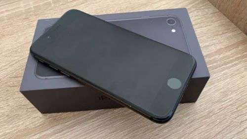 Apple iPhone 8 64GB Space Grey (Excellent condition with box and charger)