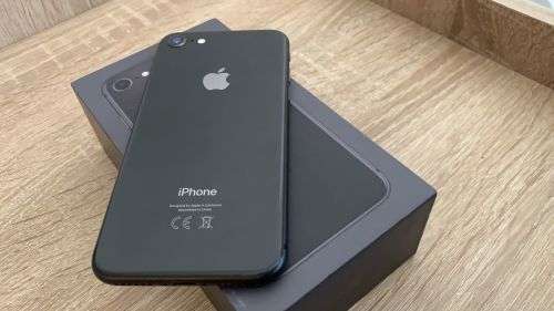 Apple iPhone 8 64GB Space Grey (Excellent condition with box and charger)