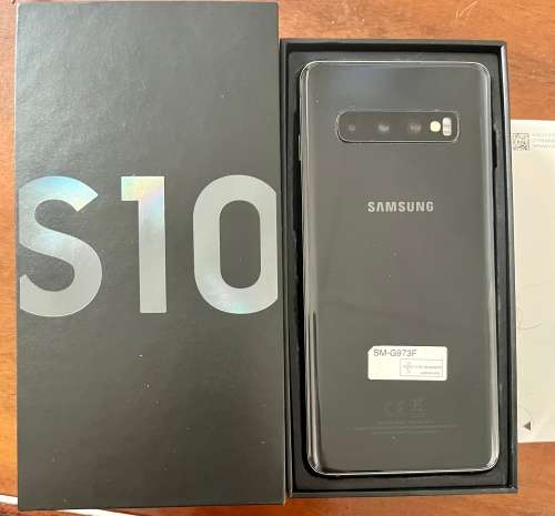 Samsung Galaxy S10 128GB black (Phone, box, charger and cover- excellent condition)