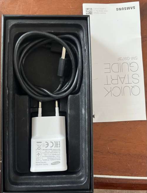 Samsung Galaxy S10 128GB black (Phone, box, charger and cover- excellent condition)