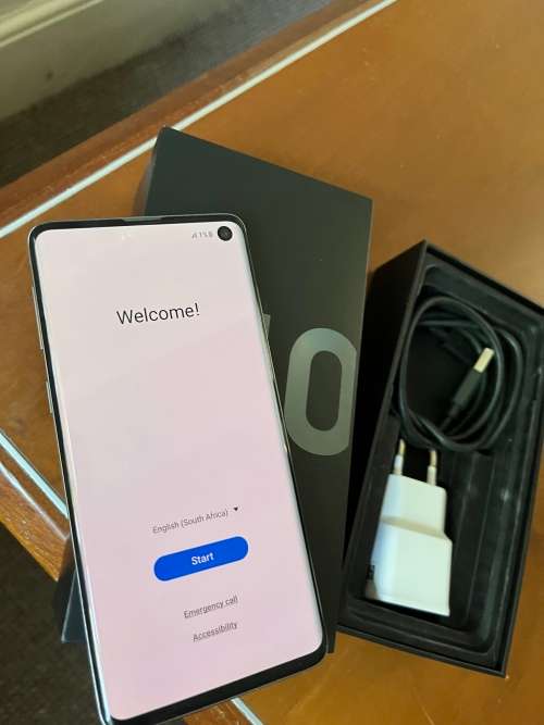 Samsung Galaxy S10 128GB black (Phone, box, charger and cover- excellent condition)