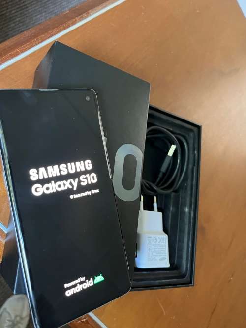 Samsung Galaxy S10 128GB black (Phone, box, charger and cover- excellent condition)