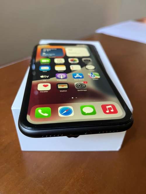 Apple iPhone 11 64GB Black 98% battery(Excellent condition with box, charger and premium cover)