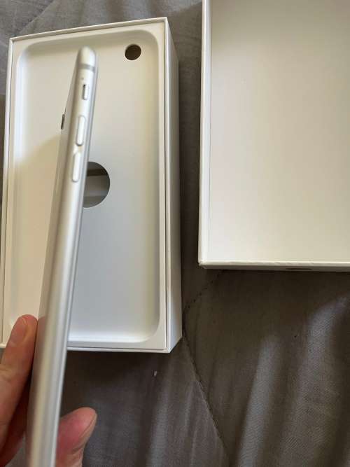 Apple iPhone 6 Plus 64GB Silver 81% battery(Very Good condition - cable, Airpods i12 + generic box)