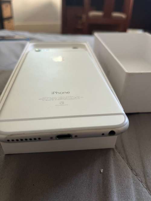 Apple iPhone 6 Plus 64GB Silver 81% battery(Very Good condition - cable, Airpods i12 + generic box)