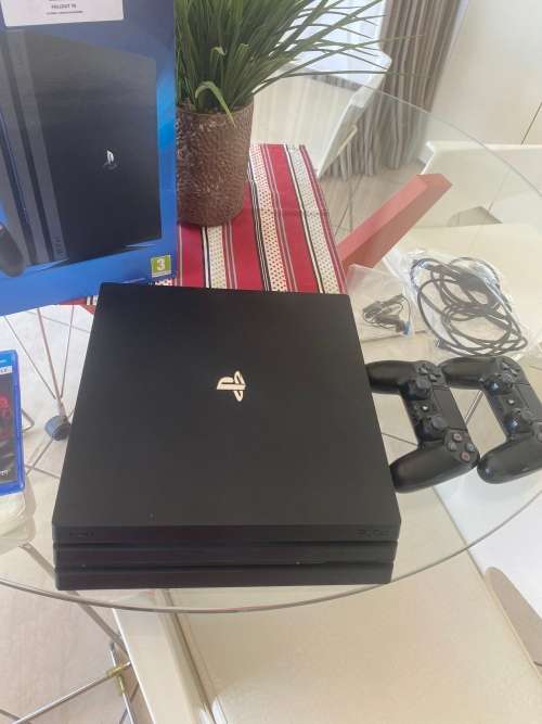 Sony PlayStation 4 PS4 PRO 1TB with 2 controllers & Gran Tourismo (Very good condition)