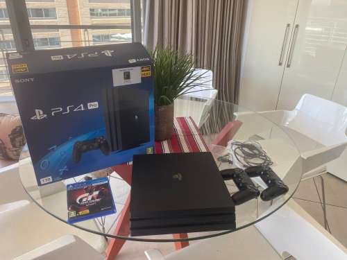Sony PlayStation 4 PS4 PRO 1TB with 2 controllers & Gran Tourismo (Very good condition)