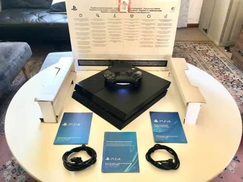 Sony PlayStation 4 PS4 1TB SLIMLINE with 1 controller & 1 game (very good condition)