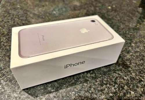 Apple iPhone 7 32GB (Good condition with charging cable & box)