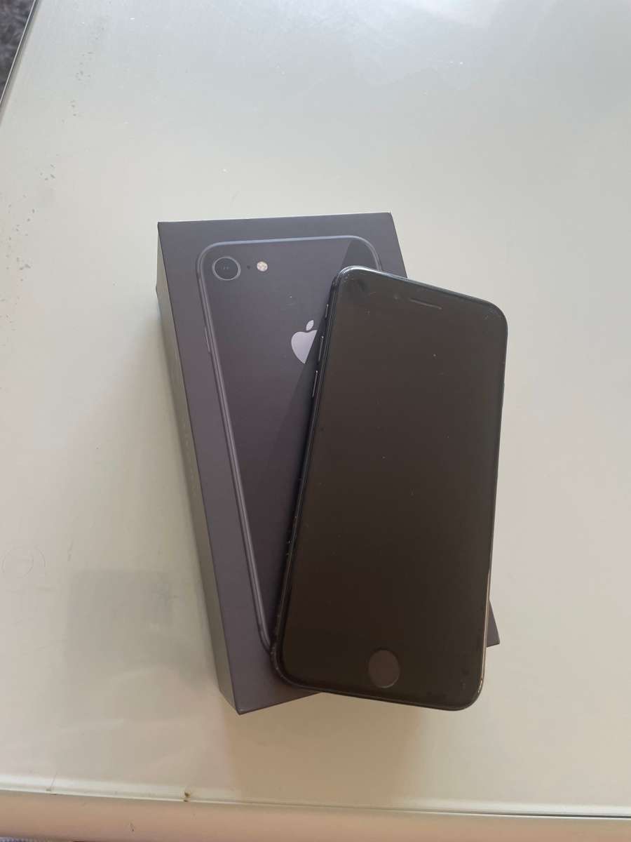 Apple iPhone 8 64GB space grey (fairly good condition with box)