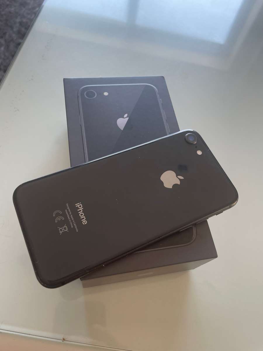 Apple iPhone 8 64GB space grey (fairly good condition with box)