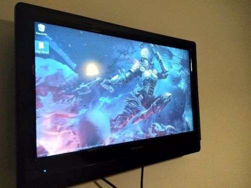32" Hisense LCD TV - Good condition + FREE DVD Player