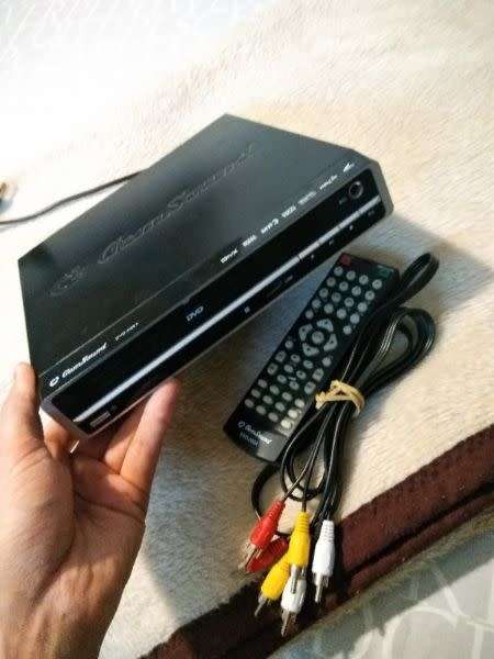 32" Hisense LCD TV - Good condition + FREE DVD Player