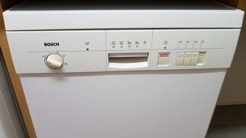 Bosch dishwasher white in good working conditing
