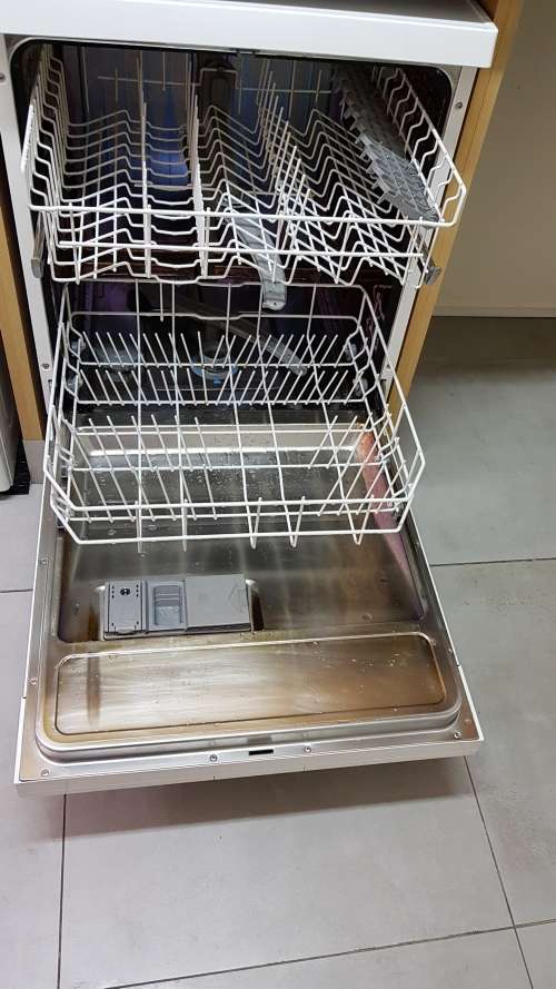 Bosch dishwasher white in good working conditing