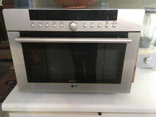 Powerful LG Solardom 34L model MP-9485S