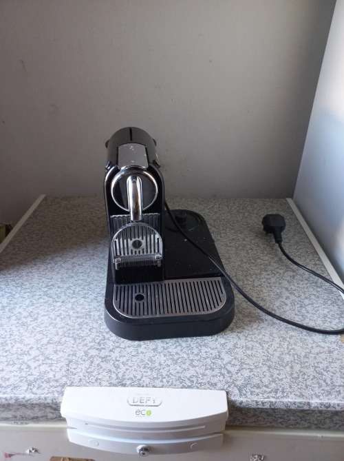 NESPRESSO COFFEE MACHINE