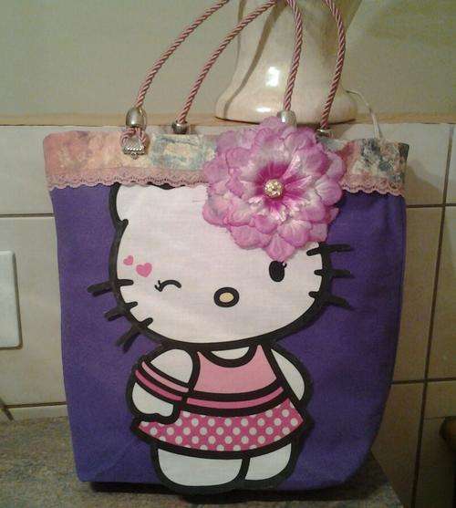 Cute Tote Bag. "HELLO KITTY". FREE gift!!