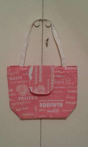 TOTE BAG. FULLY LINED. Afrikaans wording. FREE scarf with bag!!!!