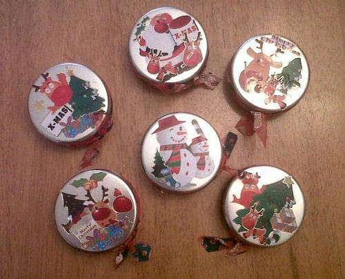 Give away on R1 auction!!  6 Beautiful Golden decorated Tins - filled with bath salts. Cute gifts!!